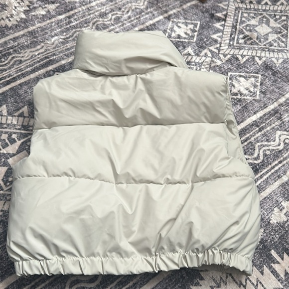 Zara Rubberized Cropped Vest in Cream size XS - Picture 8 of 8